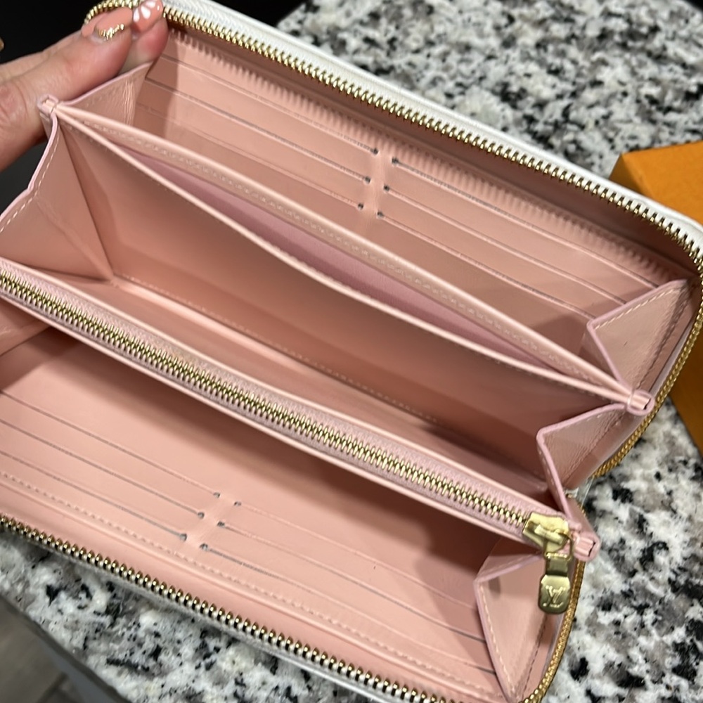 Louis Vuitton Coussin Wallet w/box & dustbag COA included - Picture 7 of 13